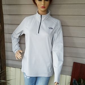 Women's North Face pullover size large